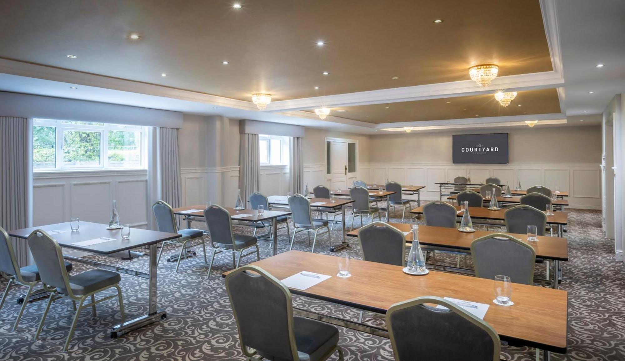 Court Yard Hotel Leixlip Eksteriør billede